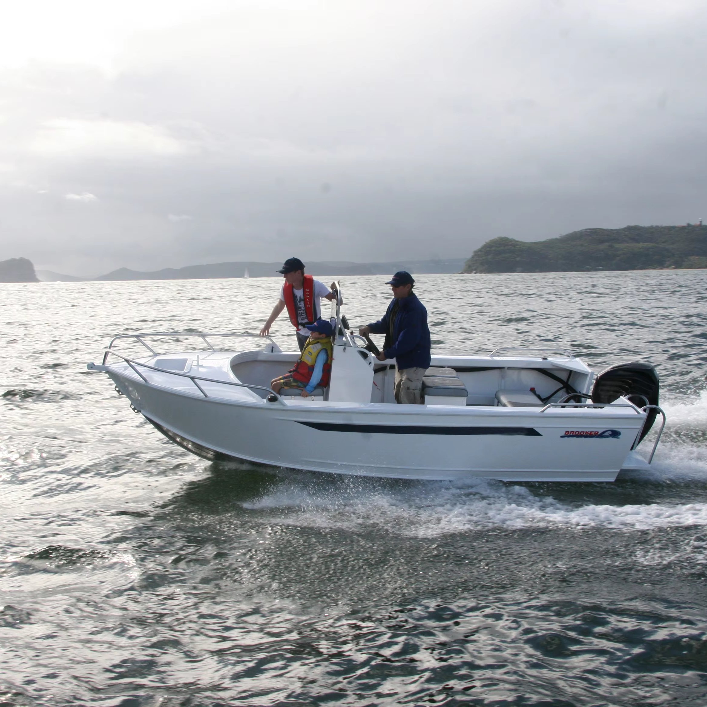 Made in China Speed Boat 4.2m 13.8ft/4.6m 15ft/4.85m16ft/5.1m 16.7ft/5.35m 17.5ft Aluminum Fishing Boat for Sale